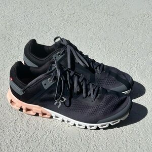 ON Cloudflow MINT condition pink black 8.5